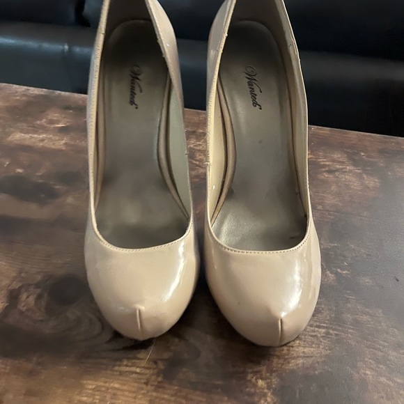 Nude patent high heel platform dress shoes - Picture 2 of 4